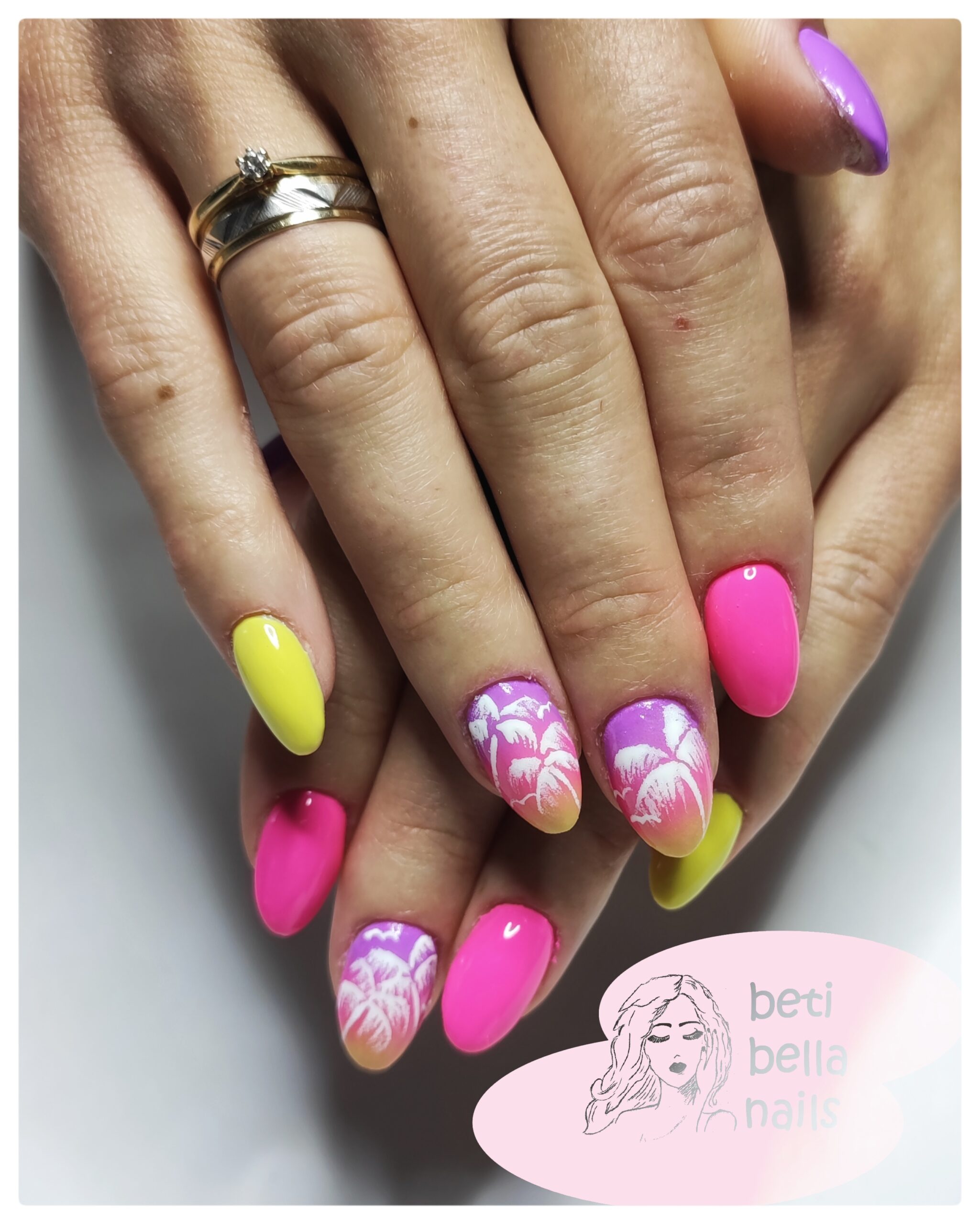 palmy na paznokciach 