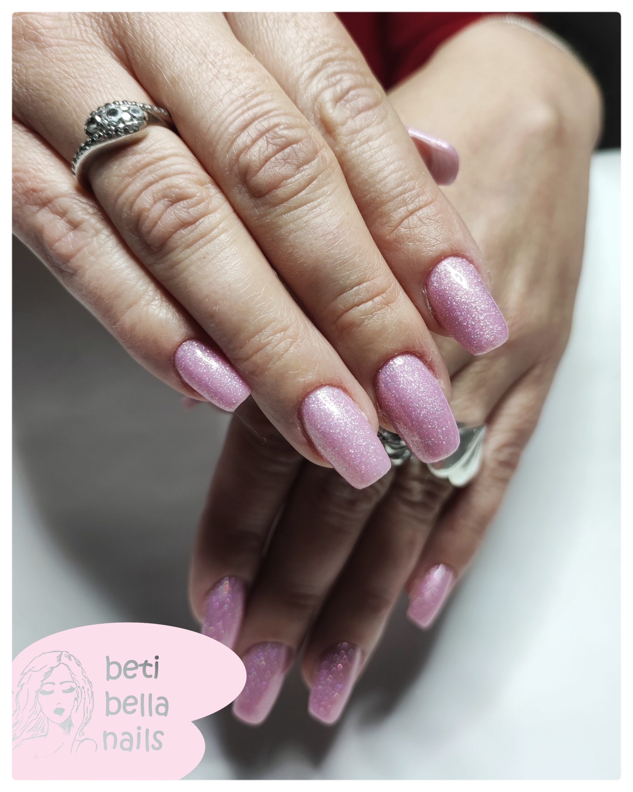 pazokcie z delikatynym błyskiem